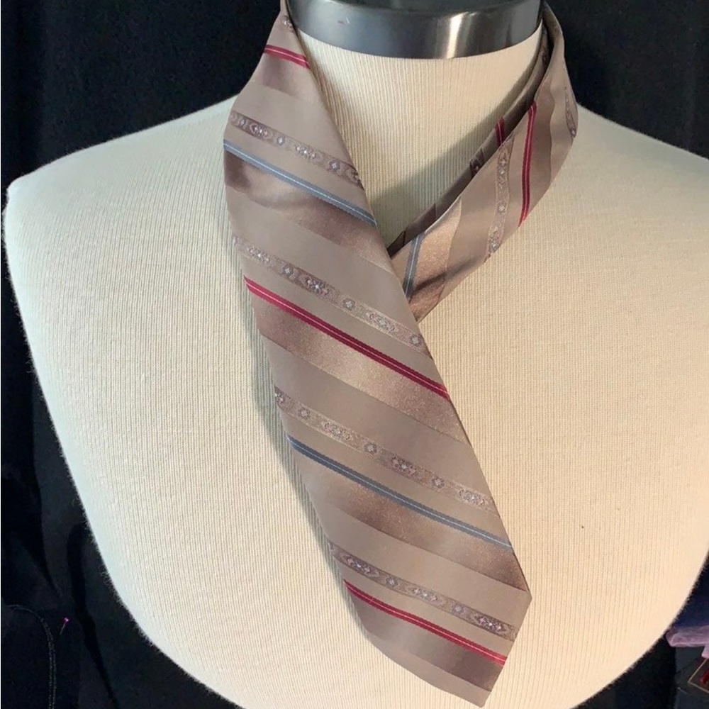 Vintage Van Heusen gold red blue striped tie